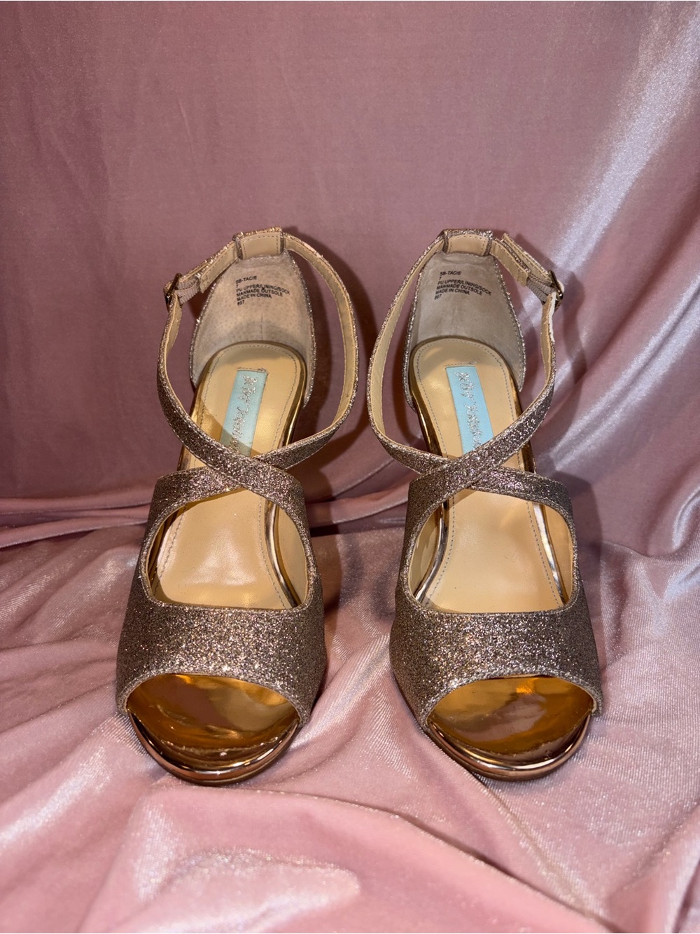 Betsey Johnson Tacie Gold Glitter 4” Stiletto Heels | Size 7